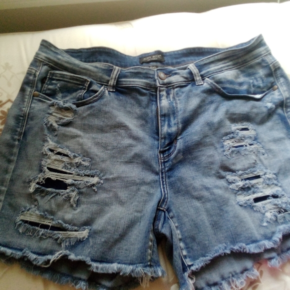 Jean shorts - Picture 3 of 5